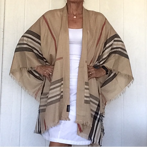 FRAAS TARTAN PLAID BLANKET WRAP NWT - Picture 6 of 13